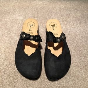 Think! Black Mary Jane Suede Clog